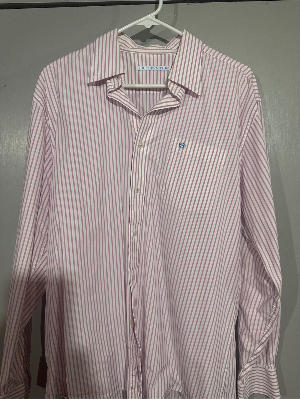Southern Tide Men’s Pink and White Striped Button-Down Shirt